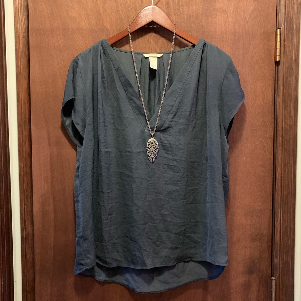 H&M Flowy V-Neck Short-Sleeved Blouse